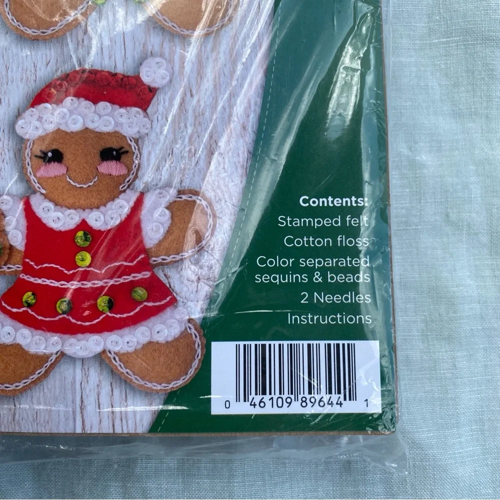 NWT Bucilla 89644E Dressed Up Gingerbread set of 6 felt ornaments craft kit